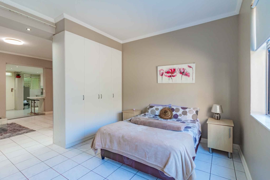 To Let 1 Bedroom Property for Rent in Sea Point Western Cape